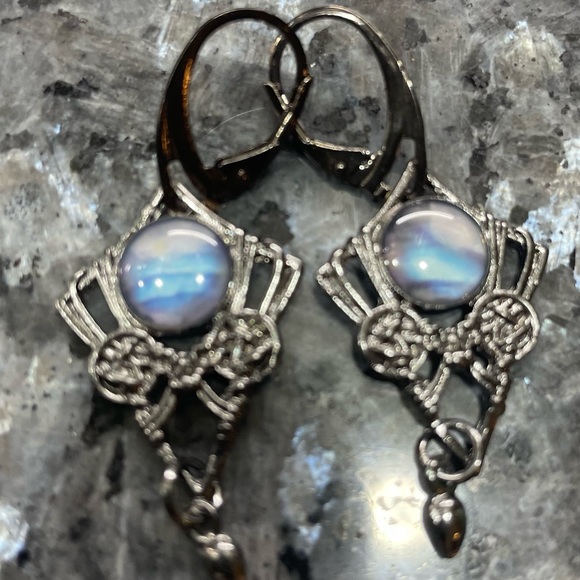 2/$25 or 3/$35 NWOT Dangling gunmetal grey tone earrings w/blue stone - Picture 5 of 9